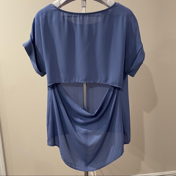 Beautiful blue top with peekaboo back - Picture 4 of 5